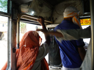 インド・アラハバードからヴァラナシをバスで目指す
