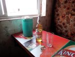 インド・ディウのバーで飲むキングフィッシャービール