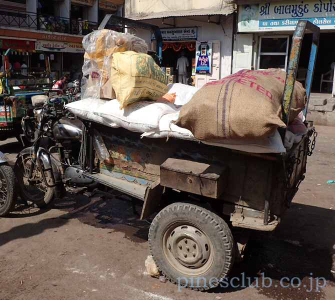 インドのバイク型三輪トラック