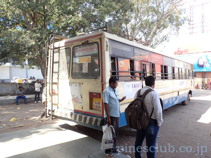 インド、グジャラート州ジャムナガルのバススタンド