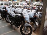 インド、出荷を待つ新品バイク