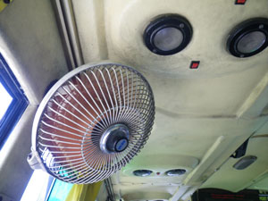 インドのバスの扇風機