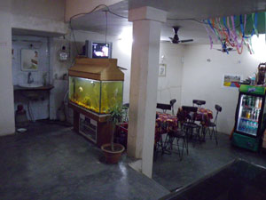 インド、ヴァラナシの食堂