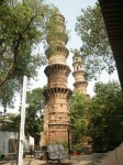 インド、アーマダバード駅近くの塔