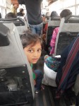 インド、ポルバンダール行のバスにて