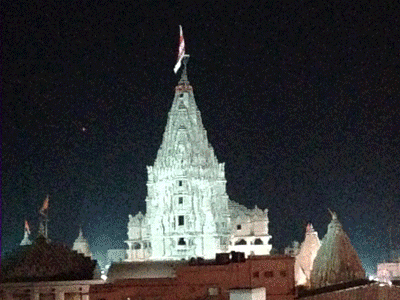 インド、ドワルカ寺院のライトアップ