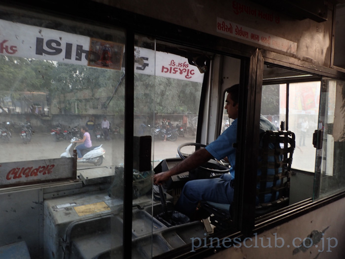 インド・バーヴナガル発ウナ行の路線バス