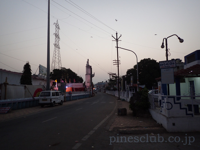 インド・ディウの夜明け前の街並み