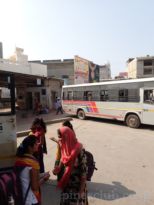インド・ヴェラバルのバススタンド