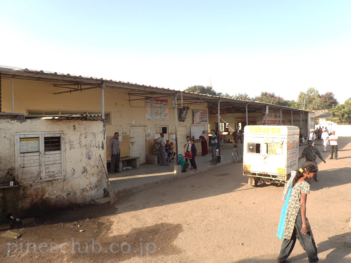 インド、グジャラート州クティヤナのバススタンド