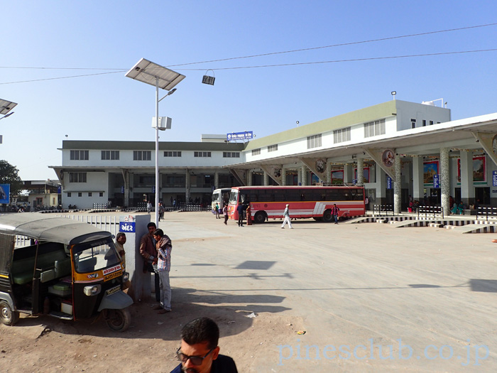 インド、グジャラート州ポルバンダールのバススタンド