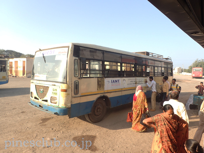 インド、グジャラート州営のバス