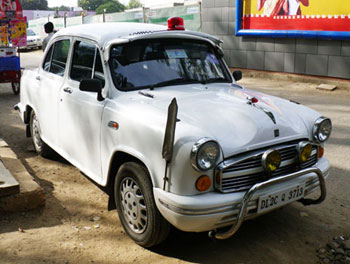 インド・アンバサダーのパトカー